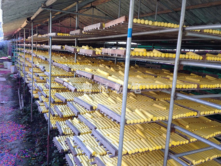 【廠家直銷】供應粗粉筆,木材粉筆,黃色大粉筆,105*25*22mm 可訂做